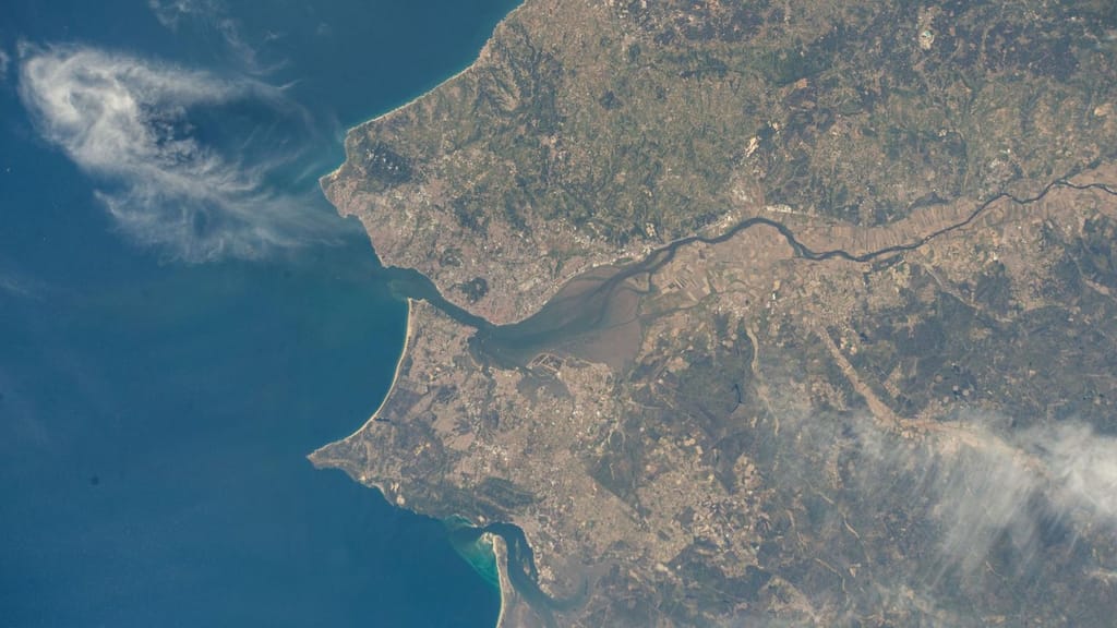 Lisboa e o estuário do Tejo vistos da Estação Espacial Internacional